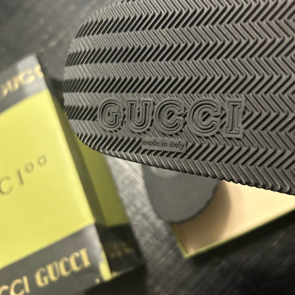 Gucci Black and Green Slides with Red Accent - Picture 4 of 9